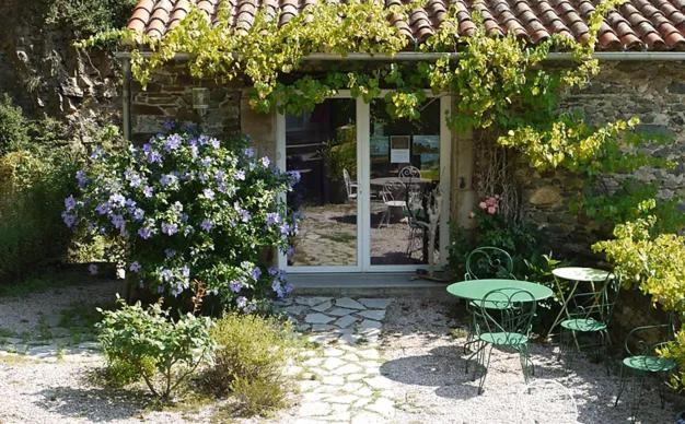 Les Jardins De Lumiere Bed & Breakfast Brusque Exterior photo